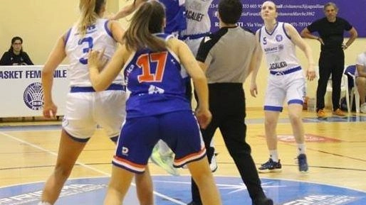 Basket femminile, non basta la vittoria alla Feba. Cagliari continua la rincorsa verso l’A2