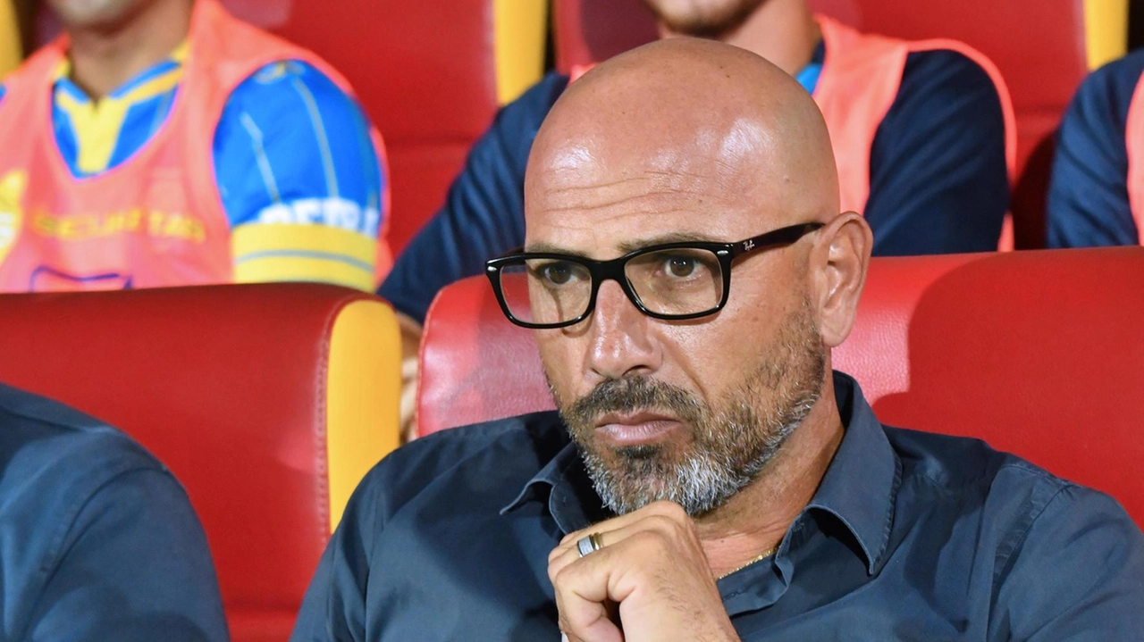 Antonio Calabro, allenatore della Carrarese, elogia la coerenza della squadra che, nonostante le difficoltà logistiche, ha ottenuto una vittoria importante contro il Frosinone. La squadra dimostra compattezza e determinazione, con l'obiettivo salvezza sempre in mente. Calabro ringrazia il presidente e i tifosi per il sostegno. Antonio Calabro, allenatore della Carrarese, elogia la coerenza della squadra che, nonostante le difficoltà logistiche, ha ottenuto una vittoria importante contro il Frosinone. La squadra dimostra compattezza e determinazione, con l'obiettivo salvezza sempre in mente. Calabro ringrazia il presidente e i tifosi per il sostegno.