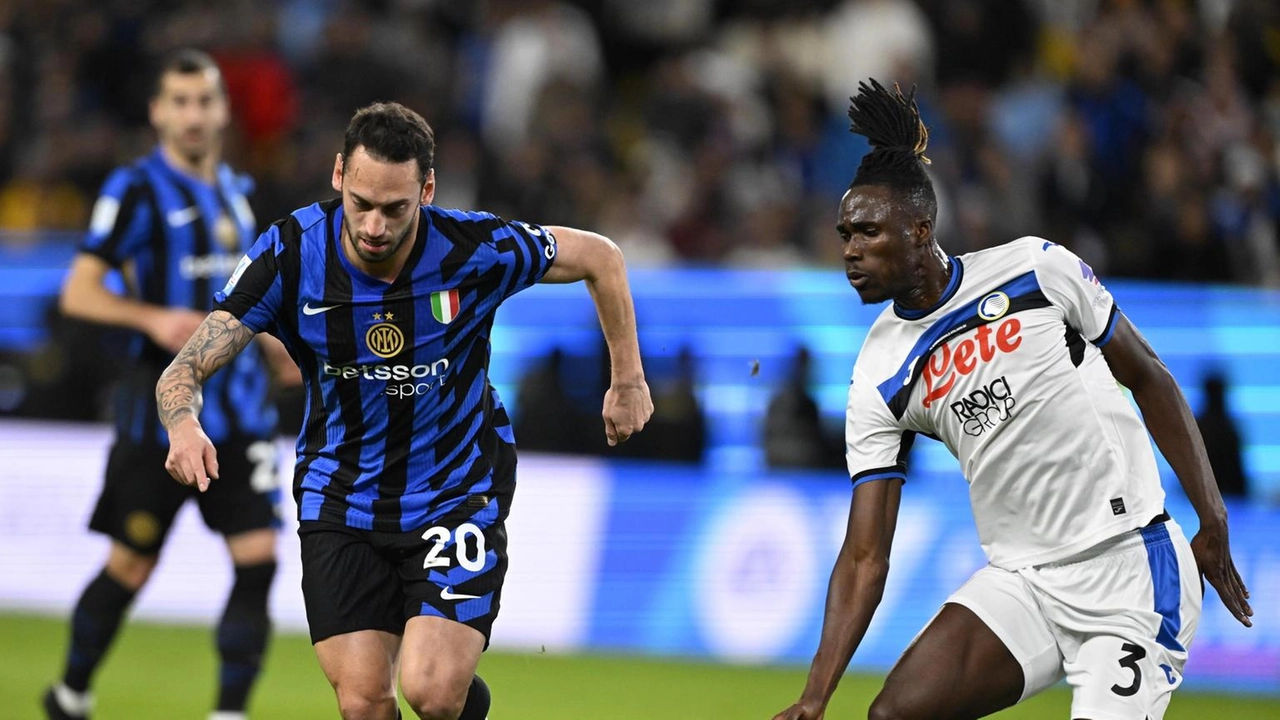 Simone Inzaghi valuta la titolarità di Calhanoglu nel derby contro il Milan, dopo il recupero post Champions League. Simone Inzaghi valuta la titolarità di Calhanoglu nel derby contro il Milan, dopo il recupero post Champions League.