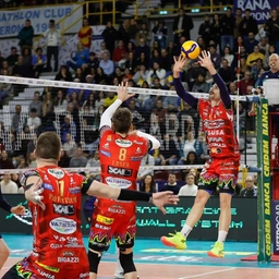 La Sir Perugia soffre ma passa al tie break. I campioni d’Italia si impongono a Verona