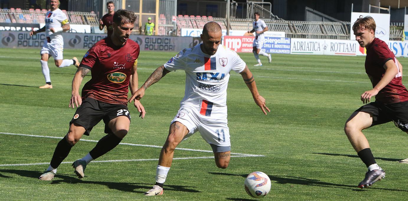 https://sport.quotidiano.net/image-service/view/acePublic/alias/contentid/ZTQ1OTZhODctY2RmZS00/0/riconfermati-samb-resta-anche-battista-ora-manca-solo-chiatante-per-chiudere.jpeg