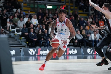 Basket, Serie A: la Virtus Bologna stende Reggio Emilia nel posticipo