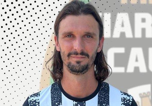 https://sport.quotidiano.net/image-service/view/acePublic/alias/contentid/ZTU1YjBiMzMtODE4Mi00/0/seravezza-lepri-e-delorie-da-pozzo-saluta-camaiore.jpeg