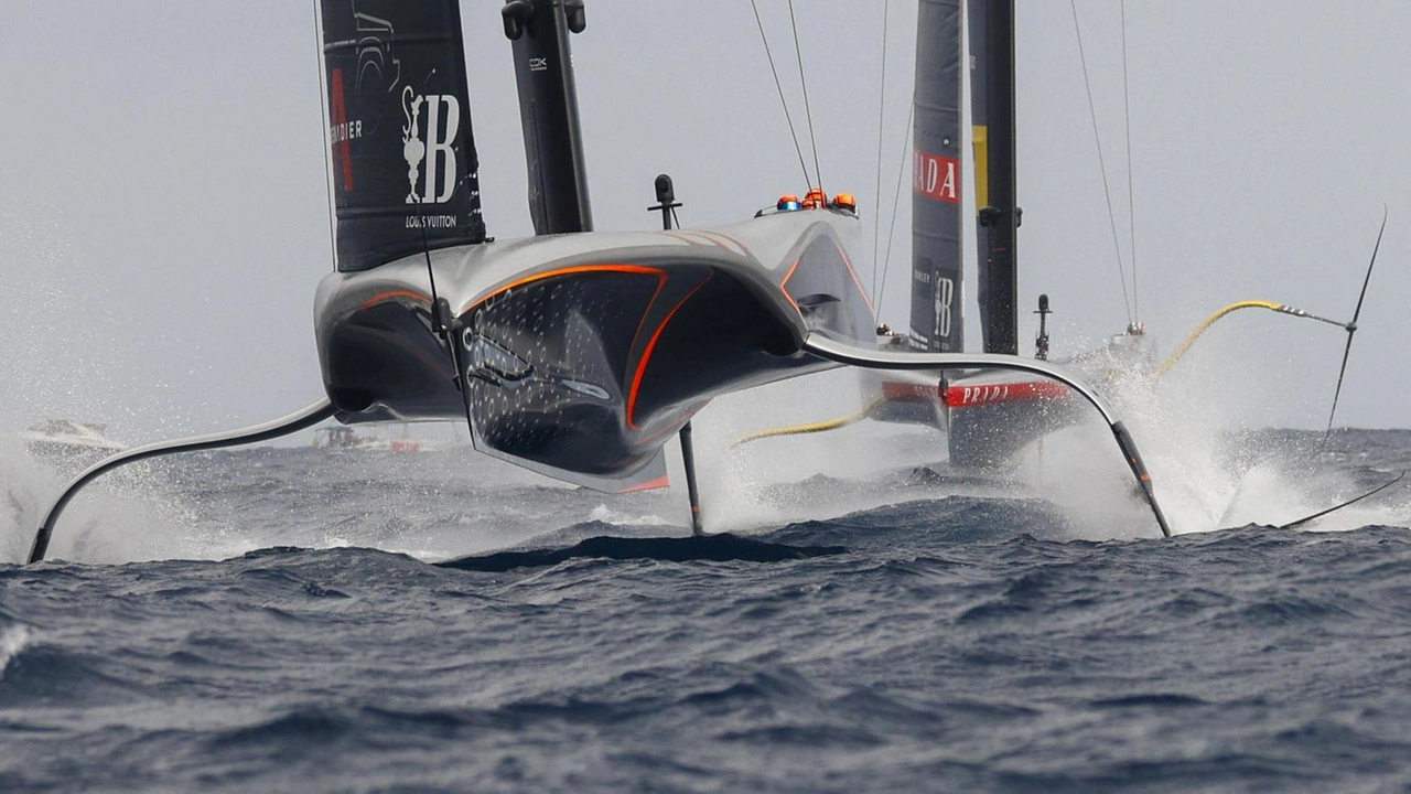 Gli inglesi si impongono 7-4 nella finale di Vuitton Cup