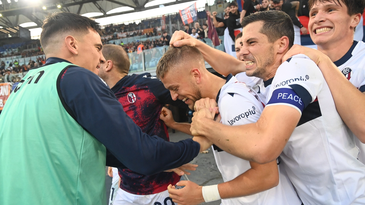 Incontenibile gioia rossoblù: il Bologna batte la Roma all'Olimpico (fotoschicchi)