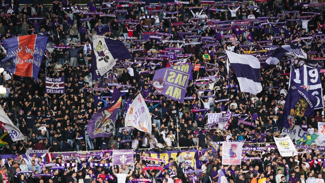 Fiorentina Brugge, sale la febbre del tifo. Tifosi belgi in piazza Indipendenza