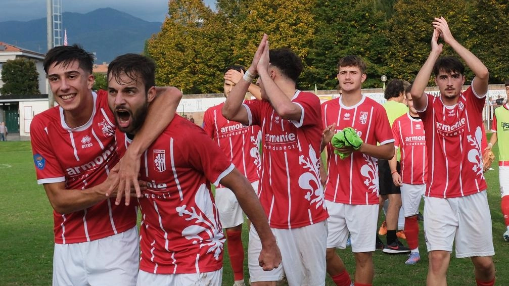 Succede tutto nel primo tempo allo stadio Matteini: maremmani avanti di due gol poi bastano dieci minuti ai biancorossi per vincere la partita.