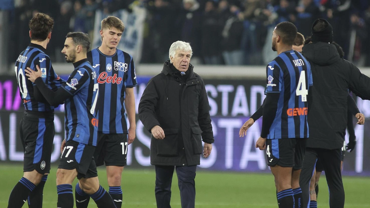 La delusione dell’allenatore Gian Piero Gasperini e dei giocatori dell’Atalanta al termine del match perso in casa contro il Napoli