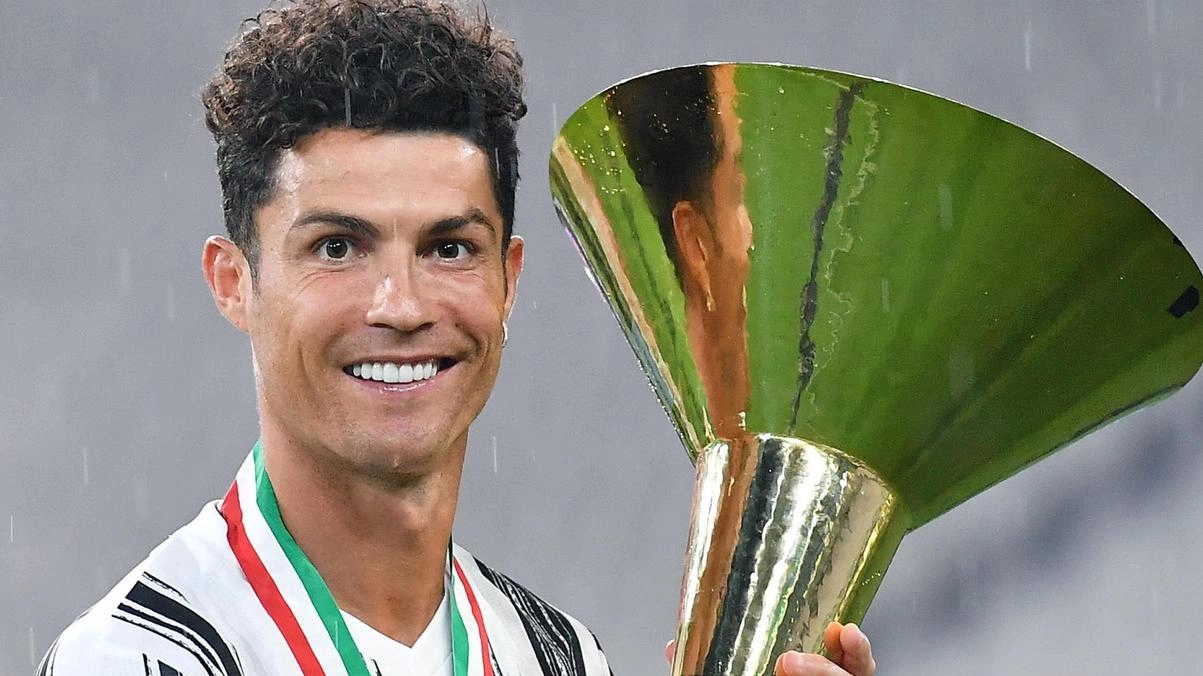 Stipendi, Ronaldo vince a metà: la Juve gli deve 9,7 milioni