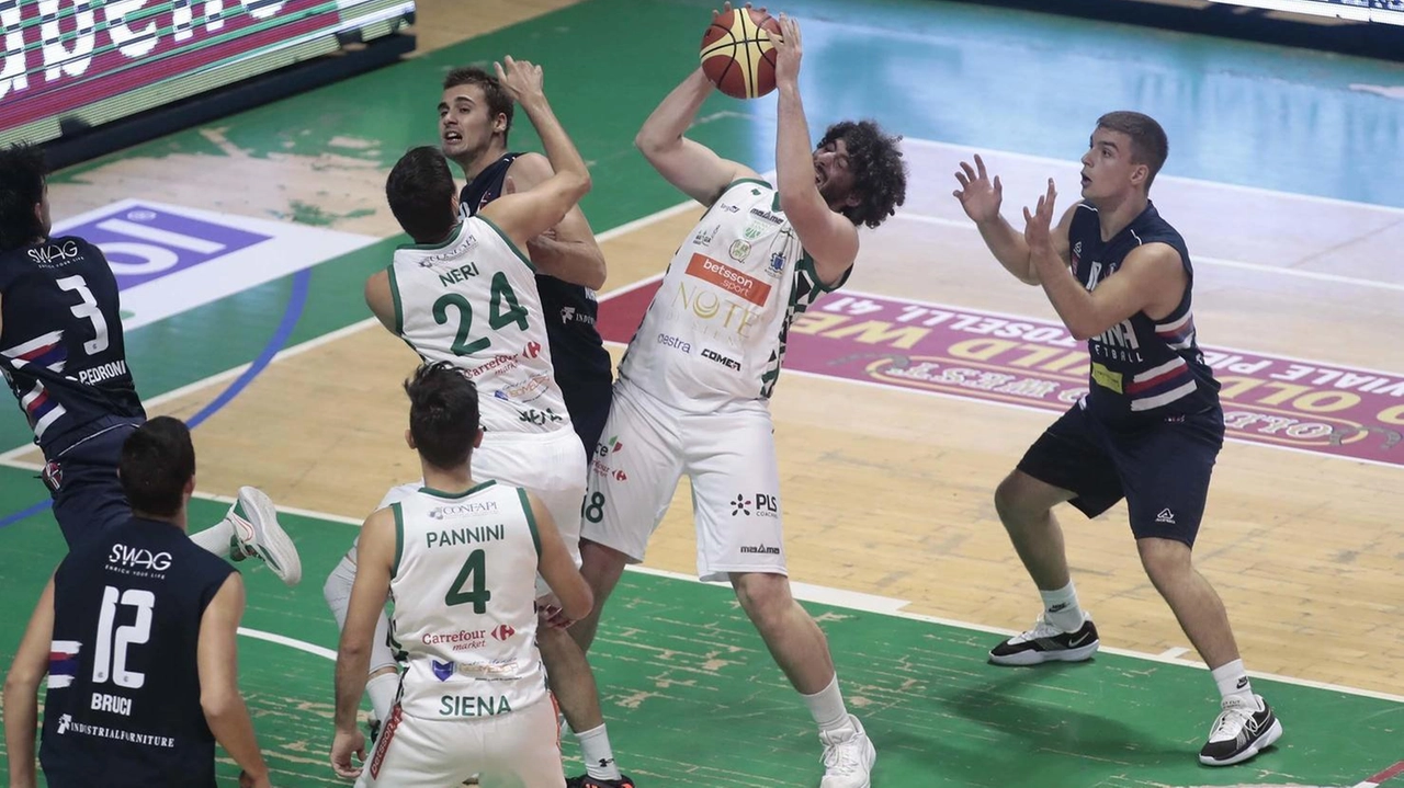 La Mens Sana di Siena sconfigge Cecina con un netto 79-56, dimostrando una grande prestazione difensiva e un attacco efficace. Tognazzi e Ragusa si distinguono, mentre Cecina fatica a trovare soluzioni. Prossima sfida a La Spezia.