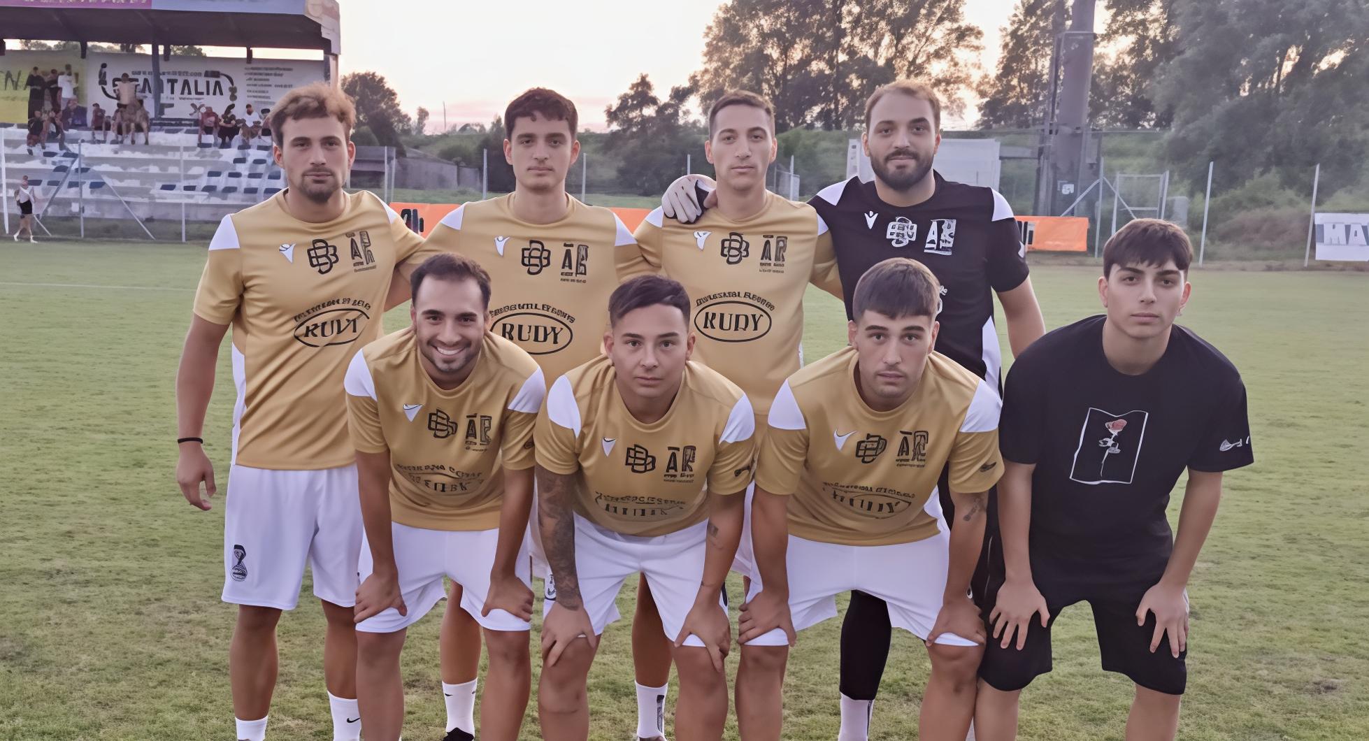 https://sport.quotidiano.net/image-service/view/acePublic/alias/contentid/ZThlY2ZiNWUtNTYyOS00/0/gran-finale-al-torneo-di-mesola-ultimo-atto-tra-barrio-e-circus.jpeg