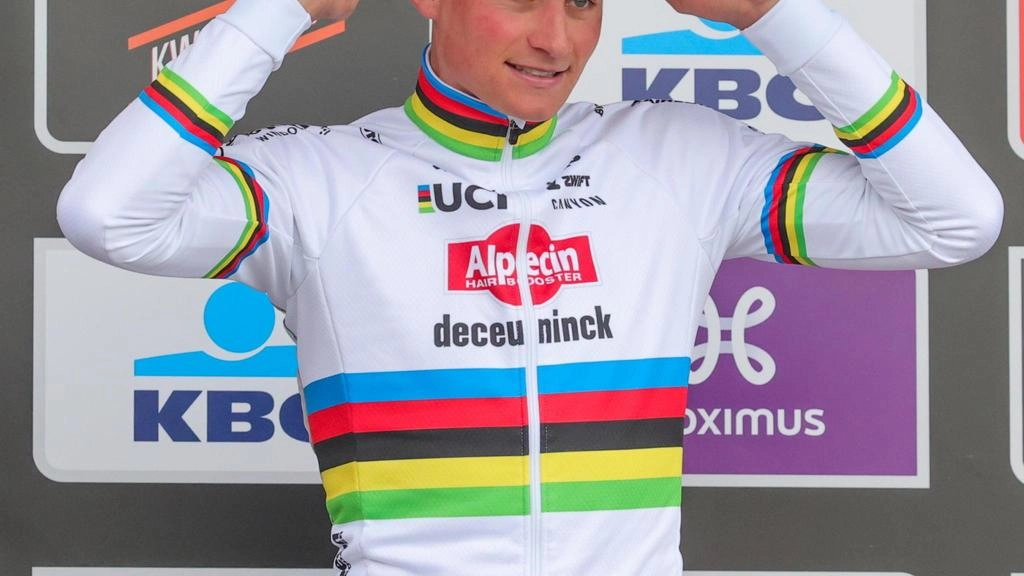 Ciclismo:Van der Poel vince il Giro della Fiandre, Mozzato è 2/o