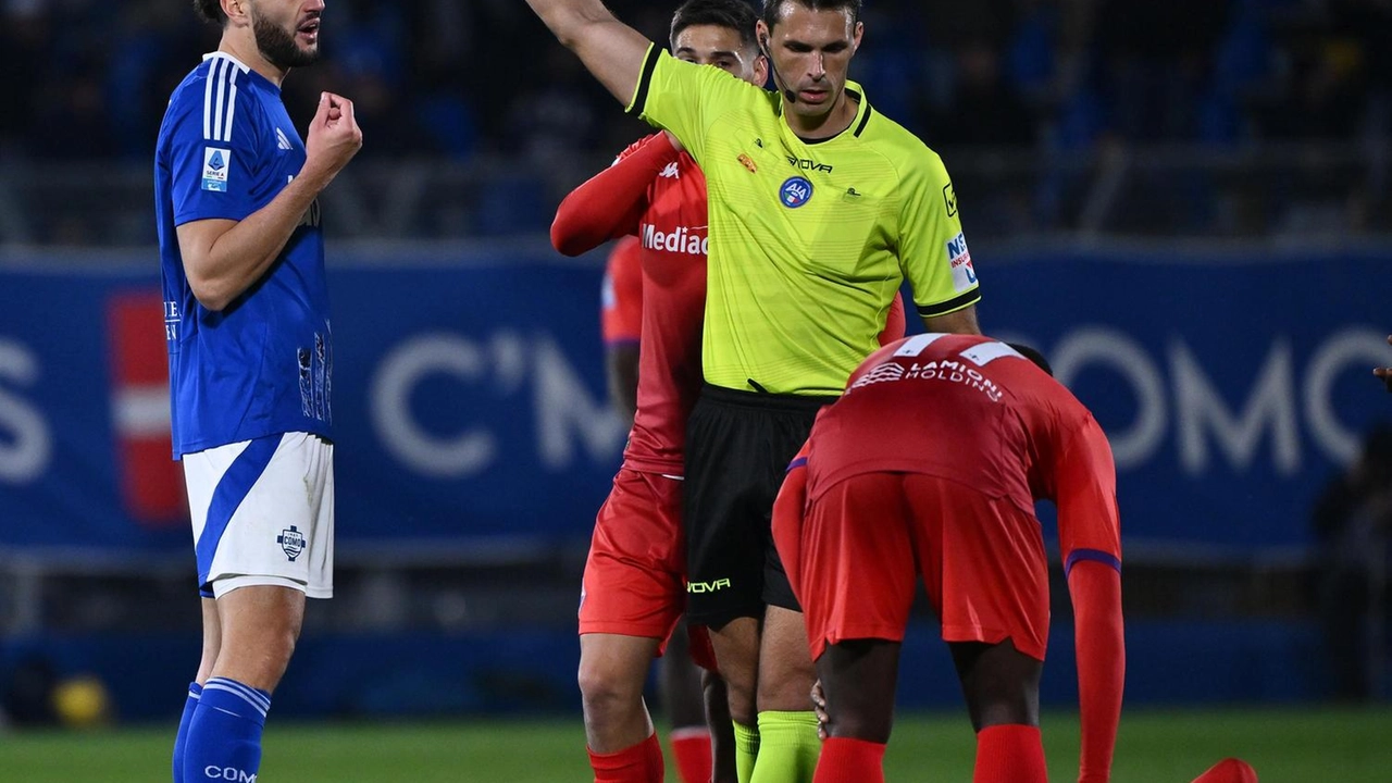 Fiorentina wins thanks to a goal in each half and an unbeatable De Gea. Fabregas: "We need humility. The red card for Dossena? I'm angry with him".