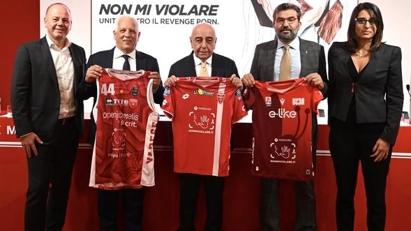 Volley, basket e calcio uniti: "Basta violenza sulle donne"