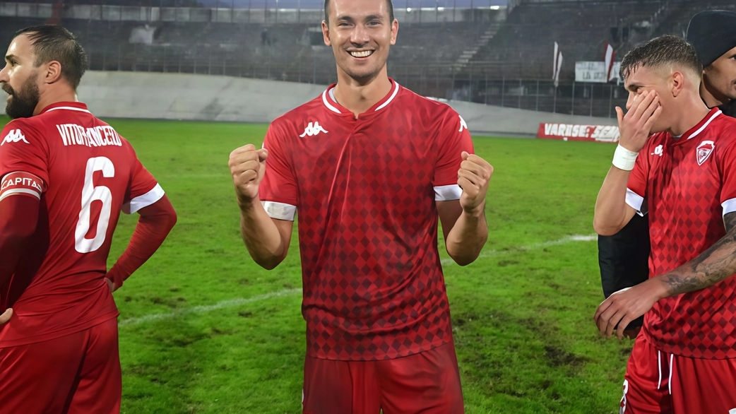 Stefano Banfi (24 anni) in gol ieri nel 2-1 del Varese contro il Fossano (foto Macchi)