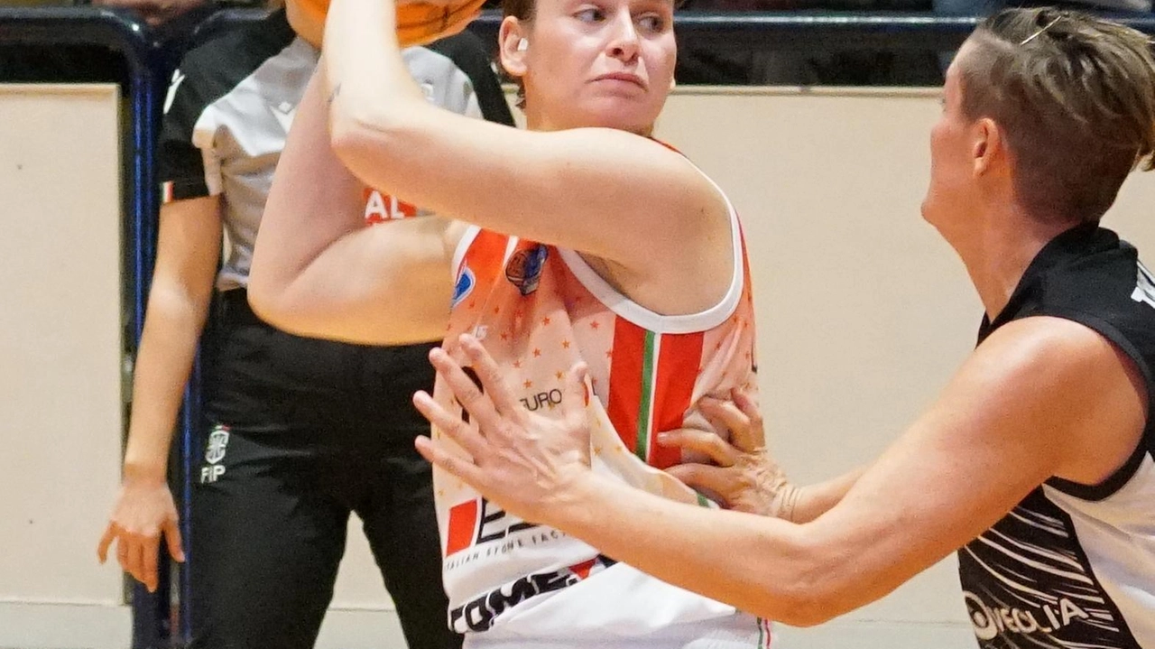 Maria Flora Lazzaro in azione con la maglia della Galli