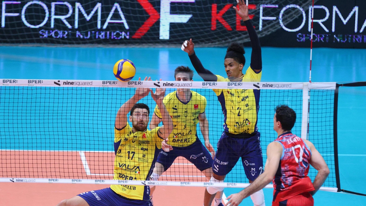 La Valsa Group in azione nel test con Milano (foto Modena Volley)