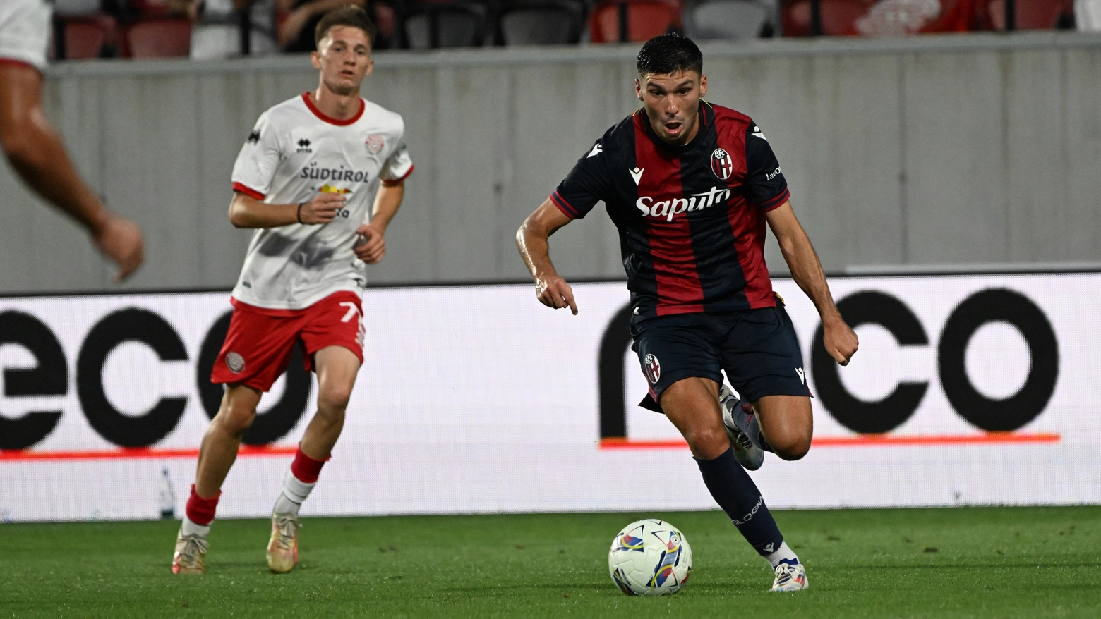 Nicolò Cambiaghi in azione nel match vinto per 1-0 contro il Sudtirol