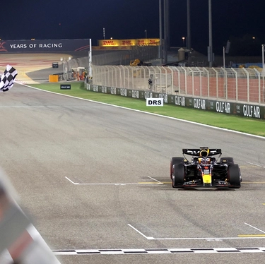 F1 live. Gp del Bahrain, Verstappen trionfa davanti a Perez. Ferrari: terzo Sainz e quarto Leclerc