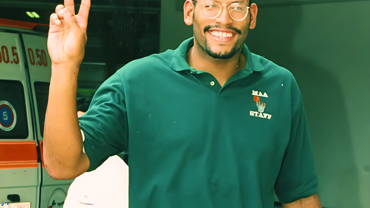 John nel 1997 risponde alla chiamata della Nazionale inglese. Mai più visto. Michael è la prima scelta assoluta, ma il professor Grandi aveva tanti dubbi. Chris, problemi di alcool. Poi il riscatto con due fondazioni per i giovani. John nel 1997 risponde alla chiamata della Nazionale inglese. Mai più visto. Michael è la prima scelta assoluta, ma il professor Grandi aveva tanti dubbi. Chris, problemi di alcool. Poi il riscatto con due fondazioni per i giovani.