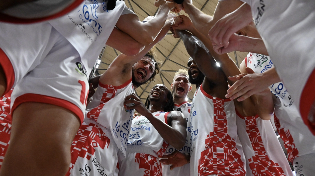 Un'ottima Pistoia vince nella "prima" del campionato di Serie A di basket 2024 / 2025 (FotoCastellani)