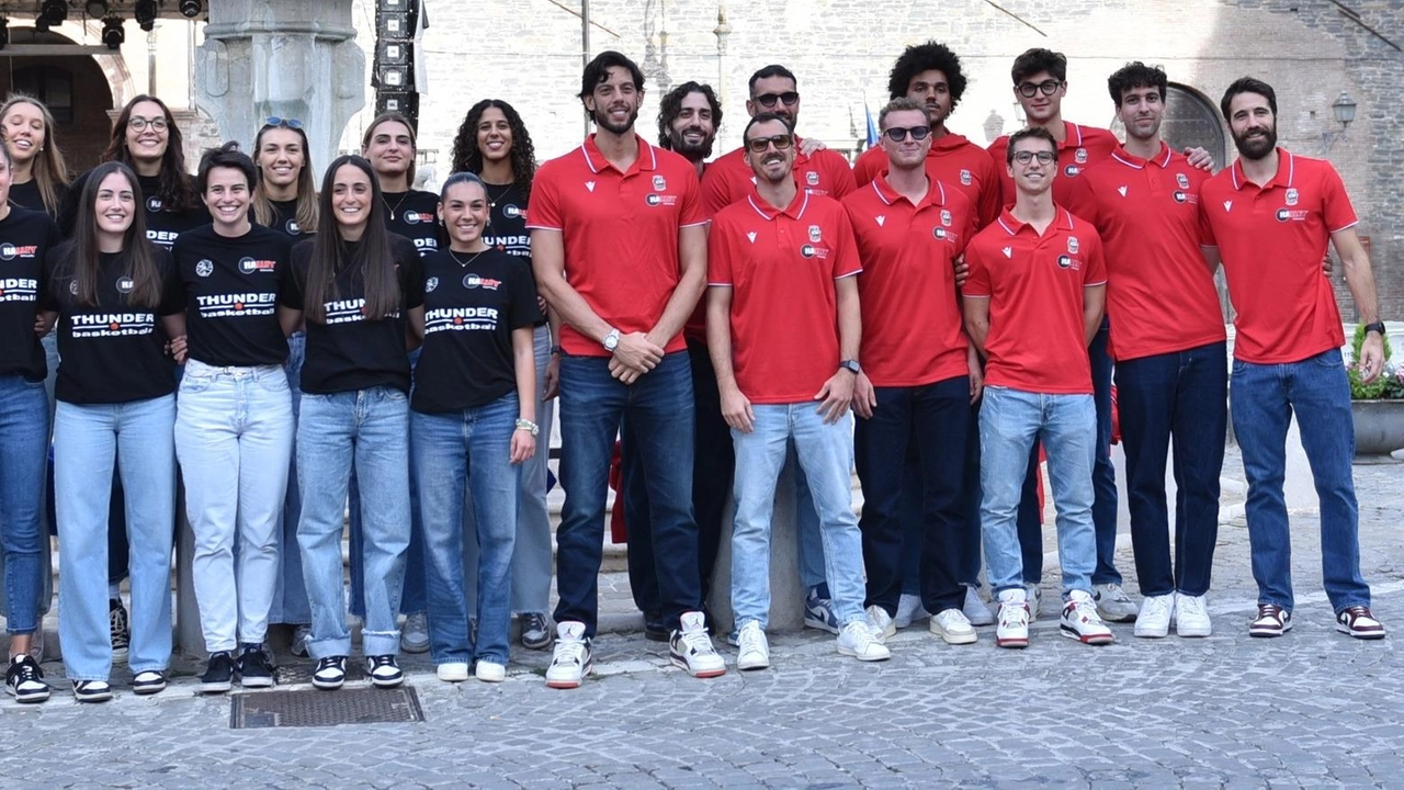 Le atlete della Thunder e gli atleti della Vigor, le due formazioni matelicesi targate Halley