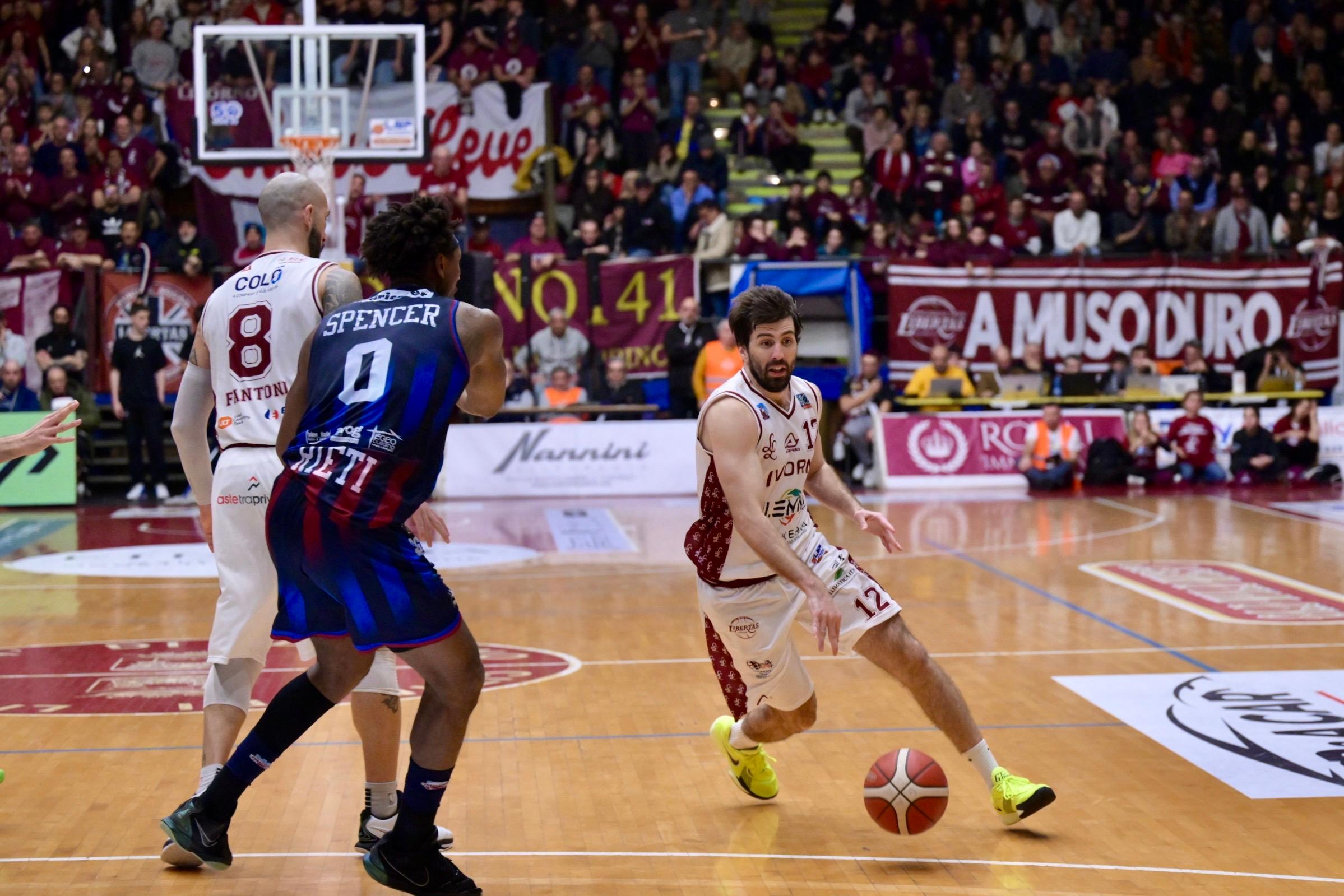 https://sport.quotidiano.net/image-service/view/acePublic/alias/contentid/ZjE2ZTFlM2EtMjRlNi00/0/basket-libertas-vs-rieti.jpeg