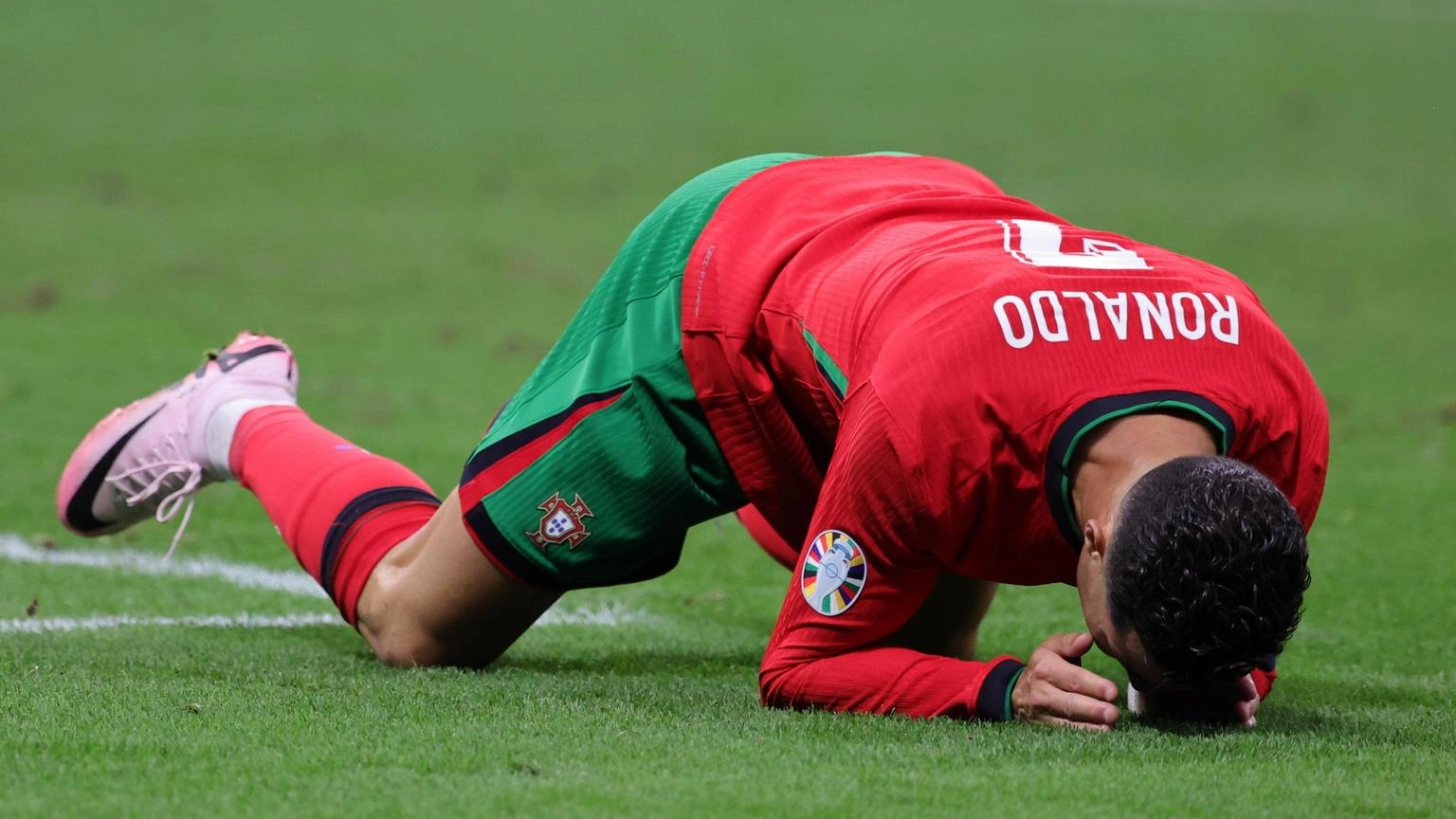 Euro 24: C.Ronaldo sbaglia un rigore, scoppia a piangere