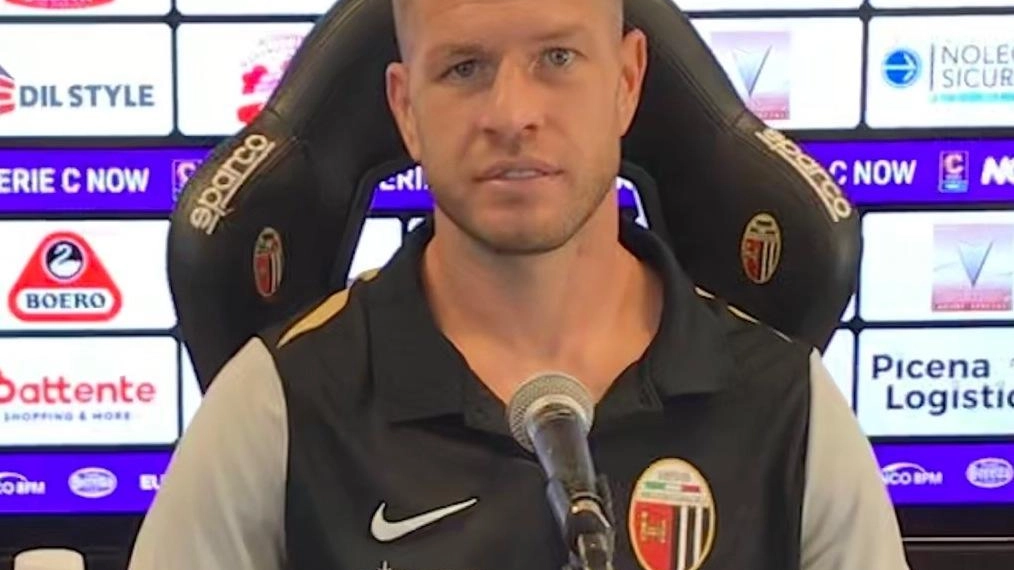 Il futuro di Massimo Carrera sulla panchina dell'Ascoli si gioca oggi a Carpi. Il capitano Gagliolo si prepara a guidare la squadra, mentre la società conferma fiducia nell'allenatore nonostante la pressione dei risultati. Il Carpi cerca il riscatto dopo la sconfitta con la Spal.