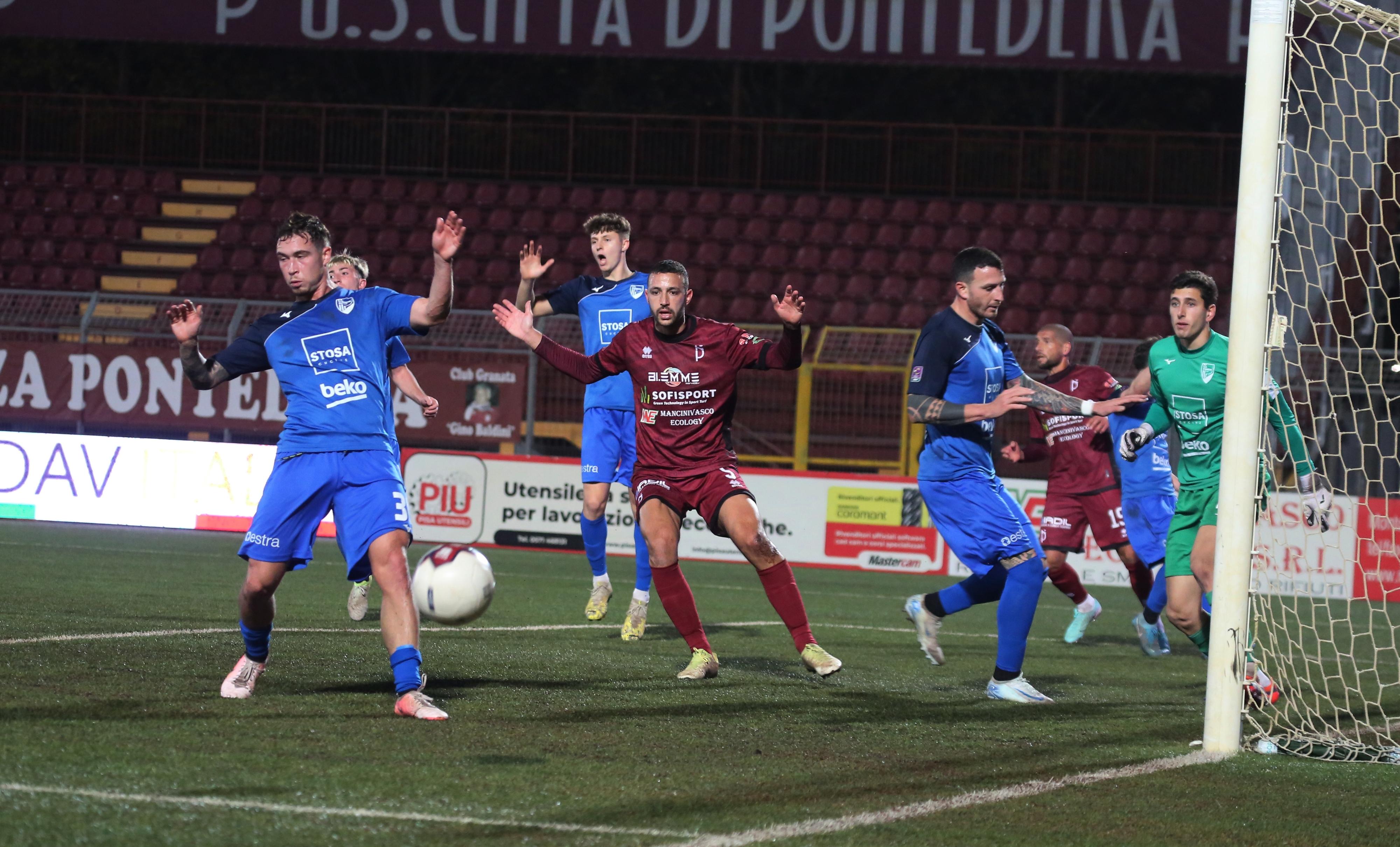 Pontedera Pianese 1 2, si decide tutto in dodici minuti