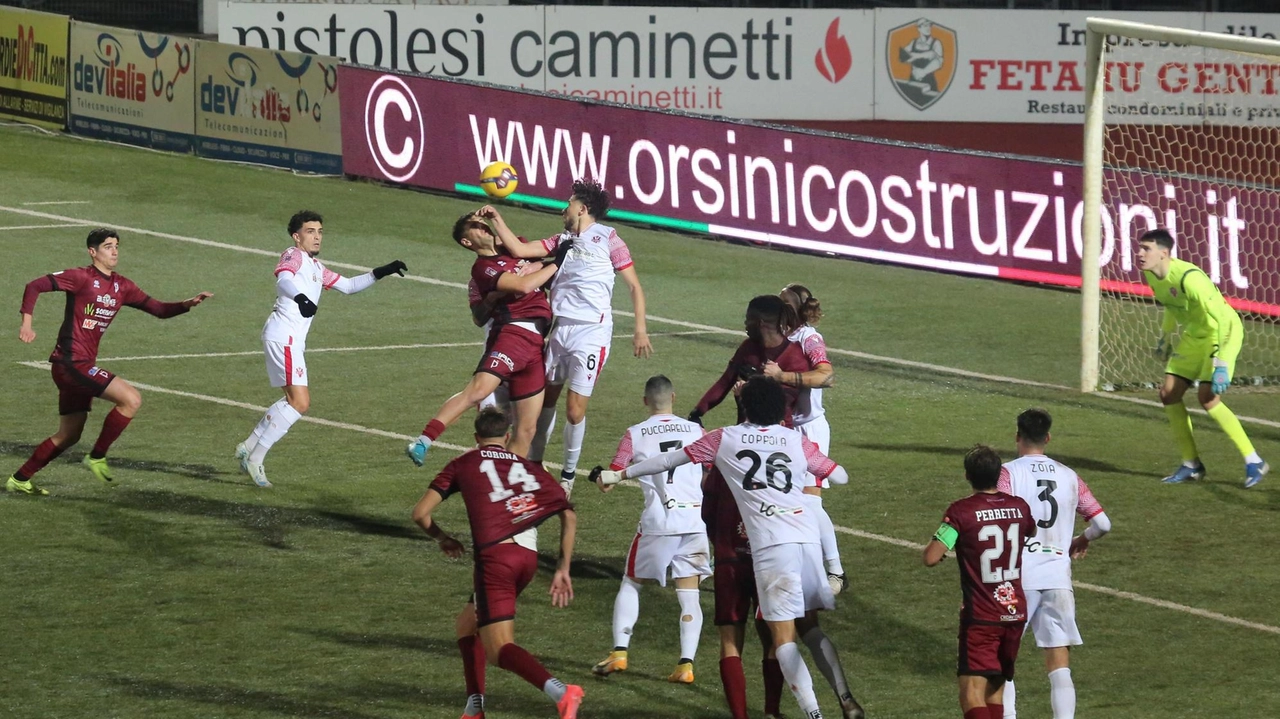 Menichini: "Siamo riusciti a rimanere attaccati alla partita fino al 93’. Nel primo tempo però mi aspettavo qualcosa di più da tutta la mia squadra".