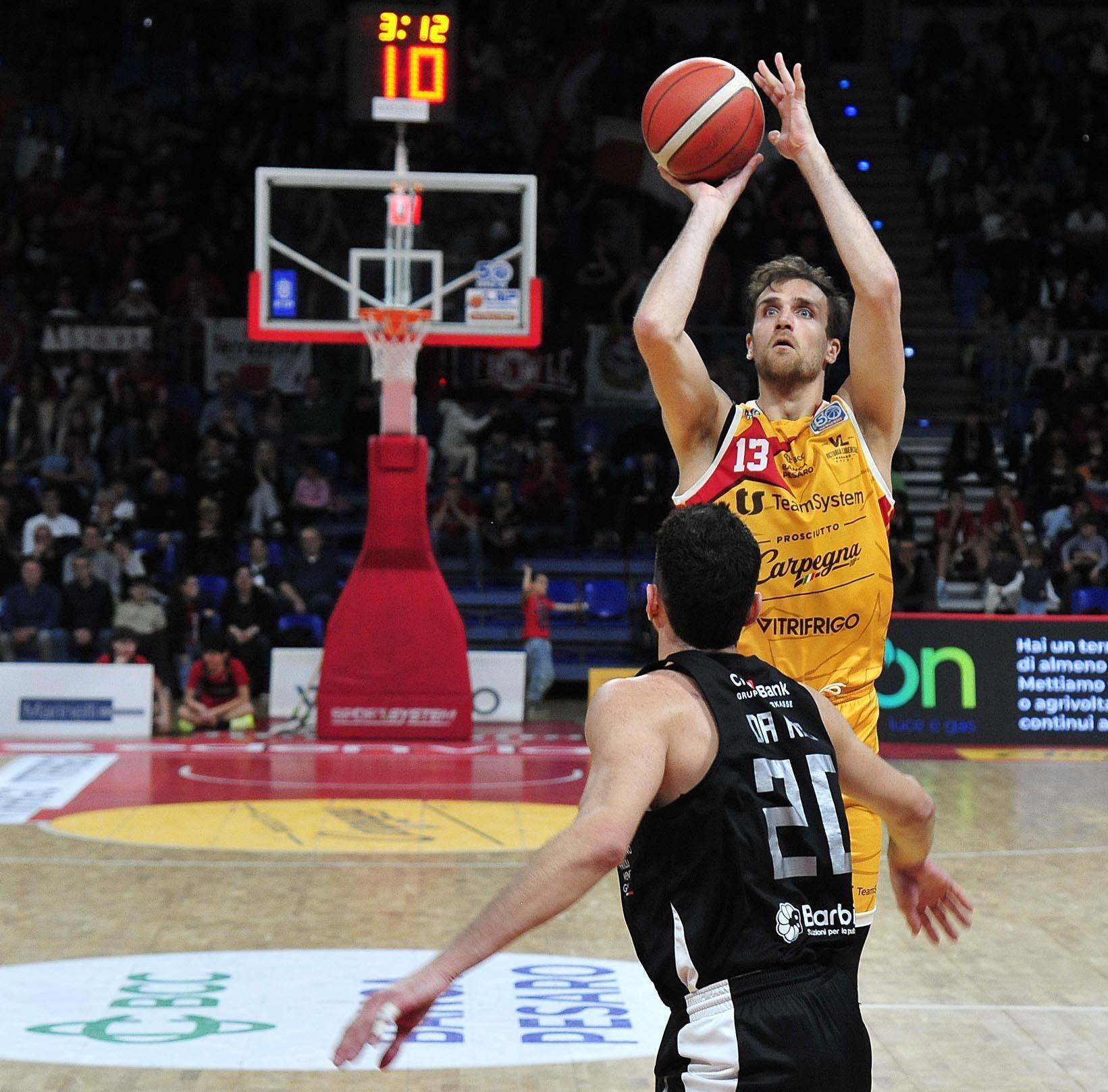 https://sport.quotidiano.net/image-service/view/acePublic/alias/contentid/ZjQ4OTllY2YtOWRlMC00/0/vuelle-nessun-problema-con-i-giocatori.jpeg