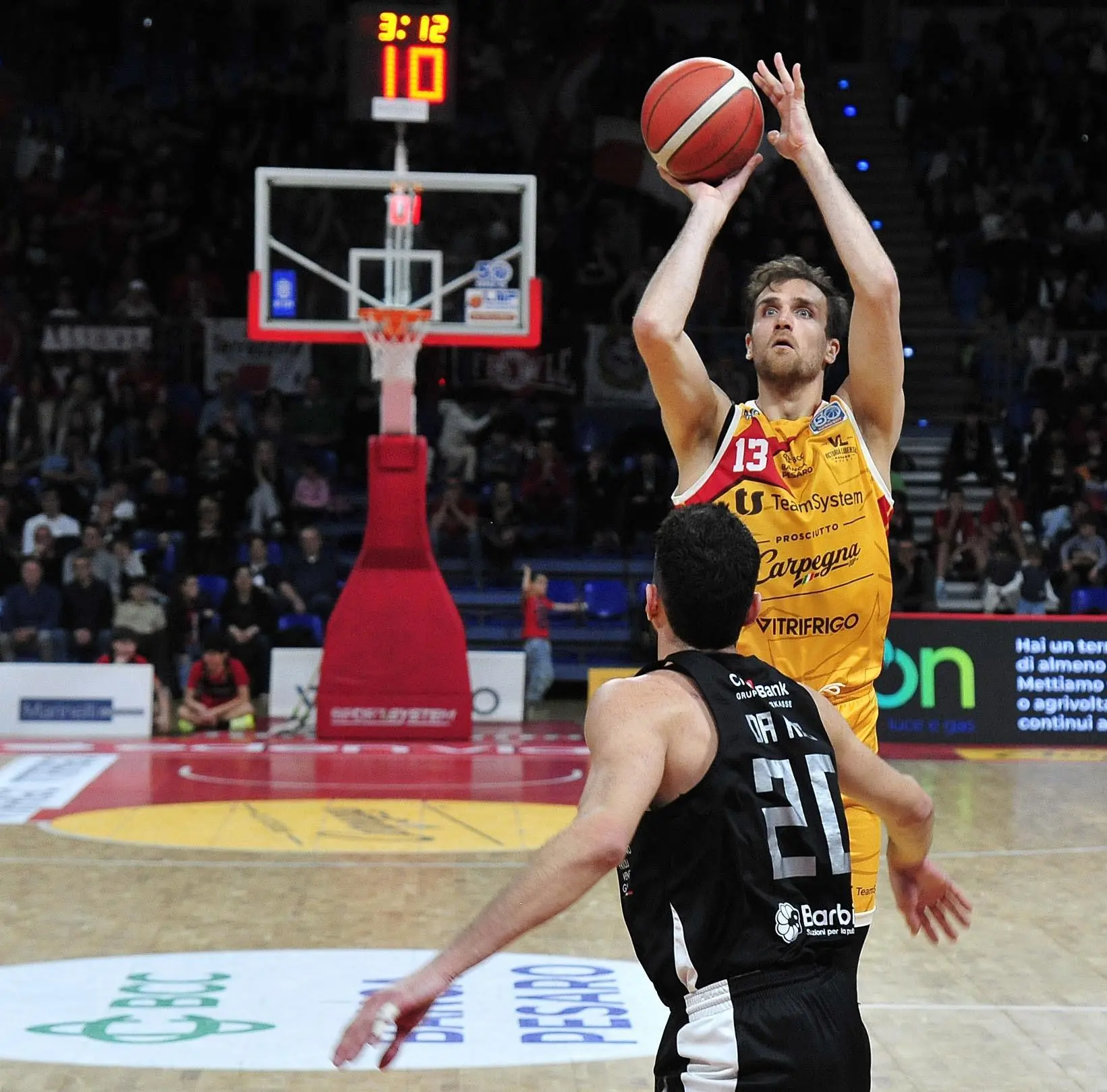 De Laurentiis in uscita da Pesaro: Vuelle cerca un nuovo manager e sponsor
