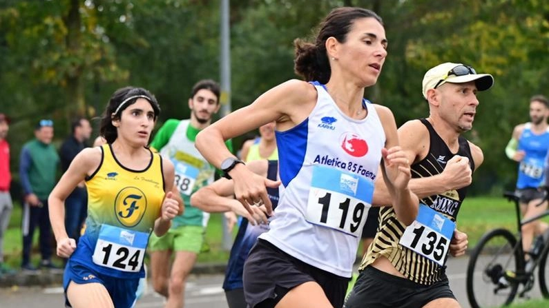 Doppio appuntamento con la corsa su strada a Modena: la Corricittanova non competitiva e il diecimila agonistico Fidal del Modena Runners Club. Successo di partecipazione e prestazioni di alto livello.