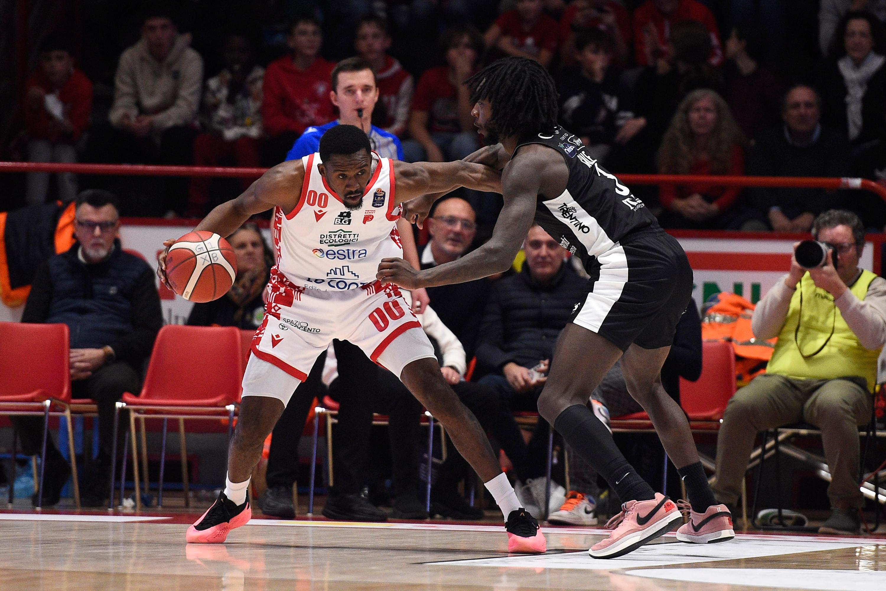 Basket Serie A: Pistoia ko con la capolista Trento, battaglia fino alla fine