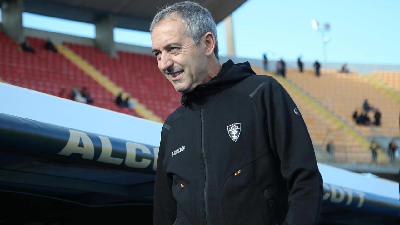 Il Lecce di Marco Giampaolo si prepara per una delicata sfida contro il Como, con emergenza difesa e obiettivo salvezza.