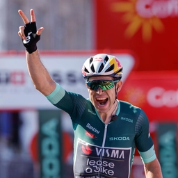 Ciclocross, prima vittoria stagionale per Van Aert