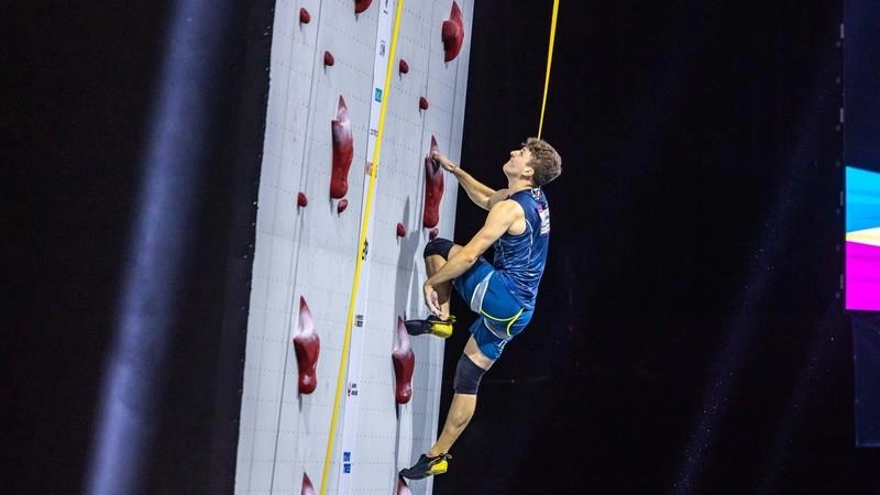 L’azzurro Matteo Zurloni impegnato nella prova di Arrampicata Sportiva all’ultima edizione dei Giochi Olimpici