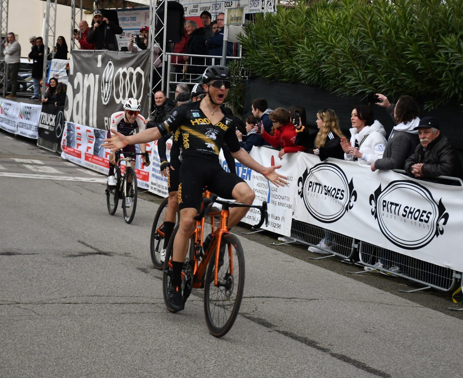 Ciclismo, a Lorello sul compagno di colori Regnanti il Gp La Torre