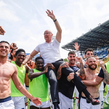 Claudio Ranieri lascia il Cagliari e dà l’addio al calcio: “Decisione dura, ma è giusto lasciare adesso”