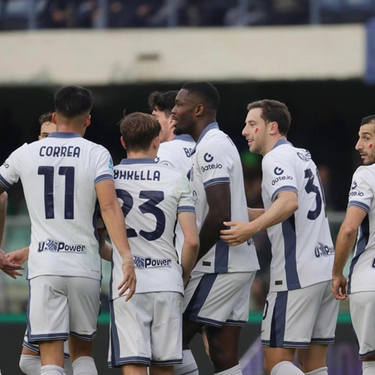 5-0 al Verona, l'Inter vola al comando