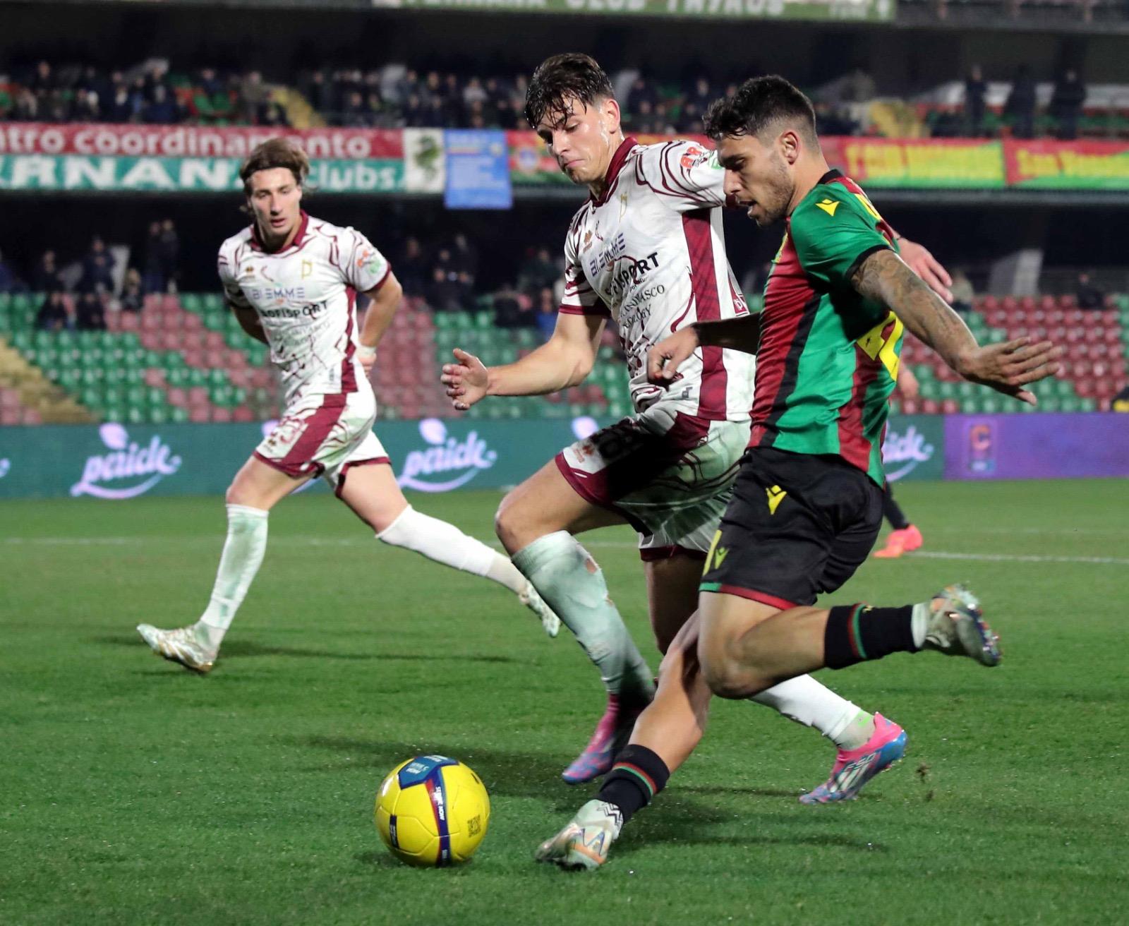 Ternana Pontedera 0 0, Fere ferme al palo