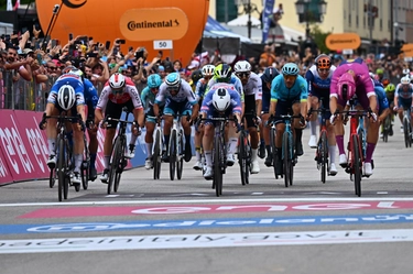 Come è andata la tappa 18 del Giro d'Italia 2024, volata a Padova: Merlier batte Milan. Ordine d’arrivo e classifica