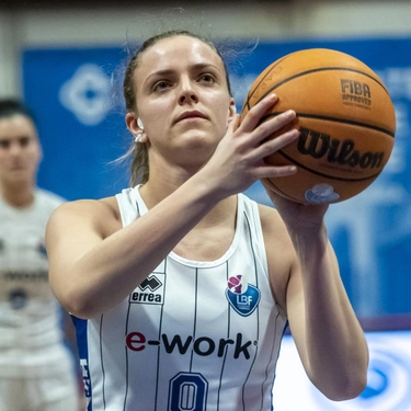 Basket a1 femminile. E-Work, per Fonden e Brzonova presto l’ufficialità. Caos dopo il ritiro di Roma: 11 le squadre iscritte