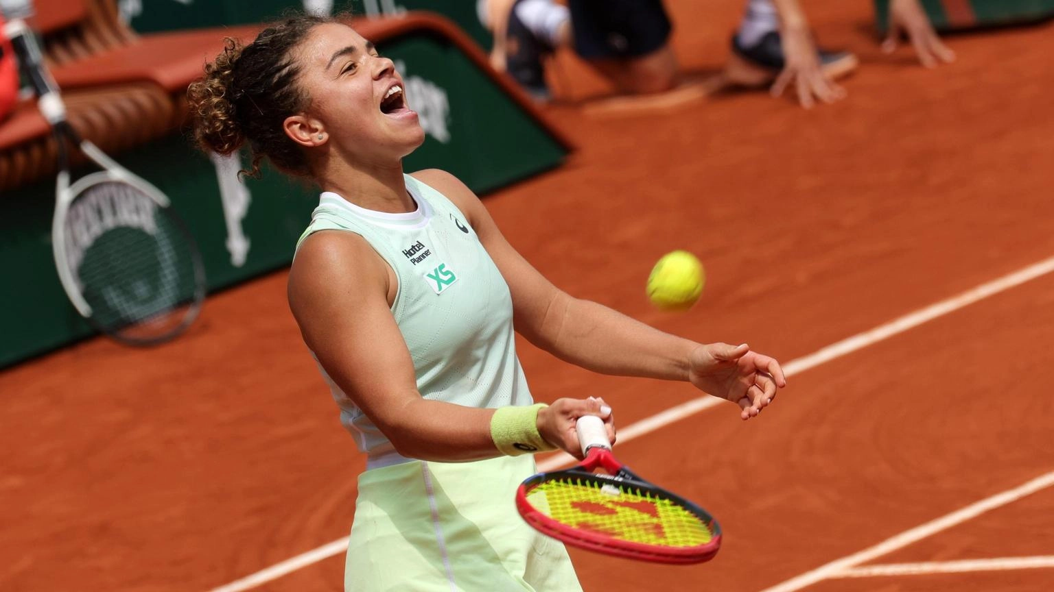 Roland Garros: Jasmine Paolini vola ai quarti