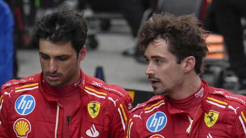 Due Ferrari a caccia nel labirinto di Baku. Leclerc e Sainz al bivio per il titolo costruttori