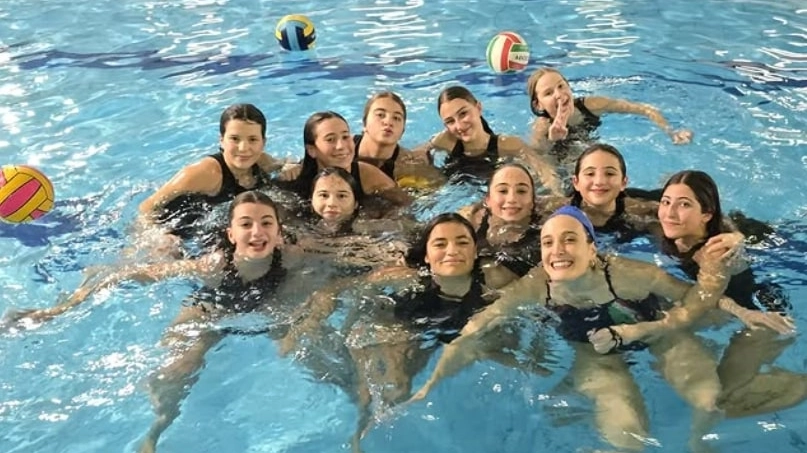 Chiara Tabani insieme alle ragazze dell'Azzurra