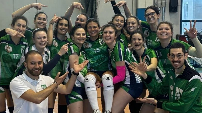 La Turris vince 3-0 il campionato di Prima Divisione Femminile a Pisa. Concludono al sesto posto, mancando i playoff per soli 5 punti. Il coach elogia la squadra per la determinazione e la lotta nonostante le difficoltà.