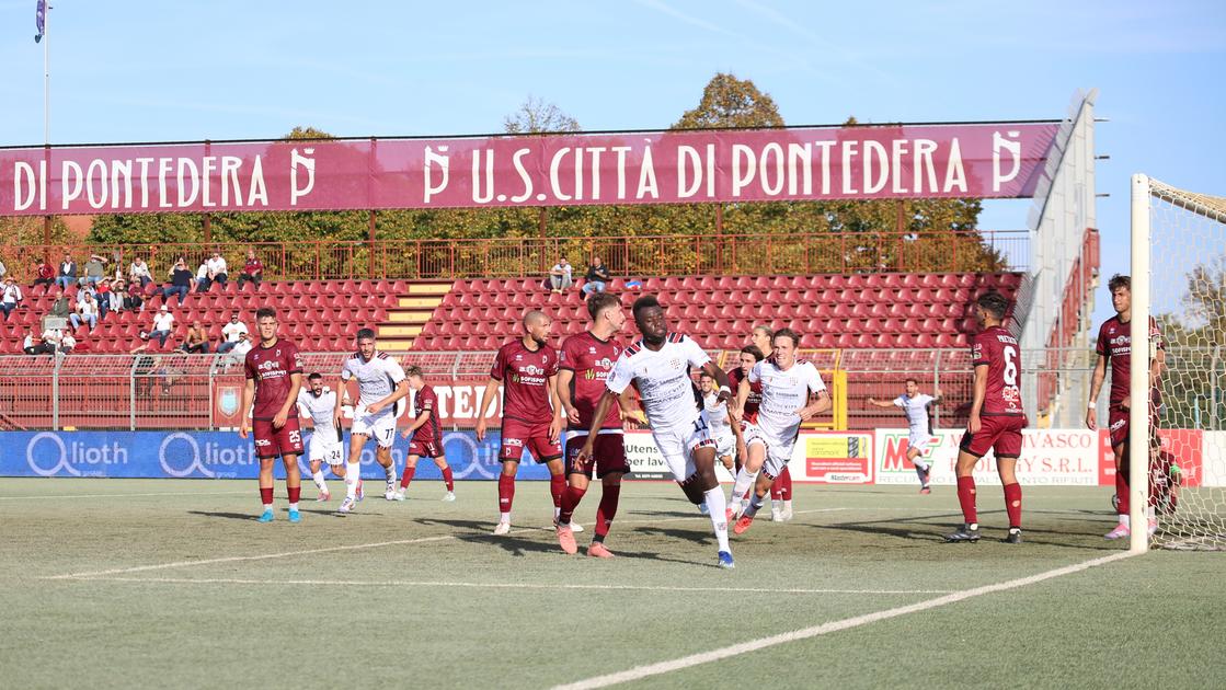 Pontedera Torres 2 3, i granata vedono rosso