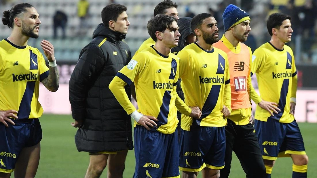 I progetti da una parte, l’attualità dall’altra. E il presente ha il ricordo ancora fresco dei fischi dello stadio Braglia...